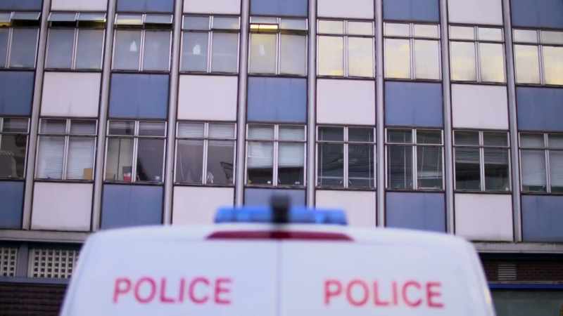 {\an8}[narrator] Police are determined to make sure