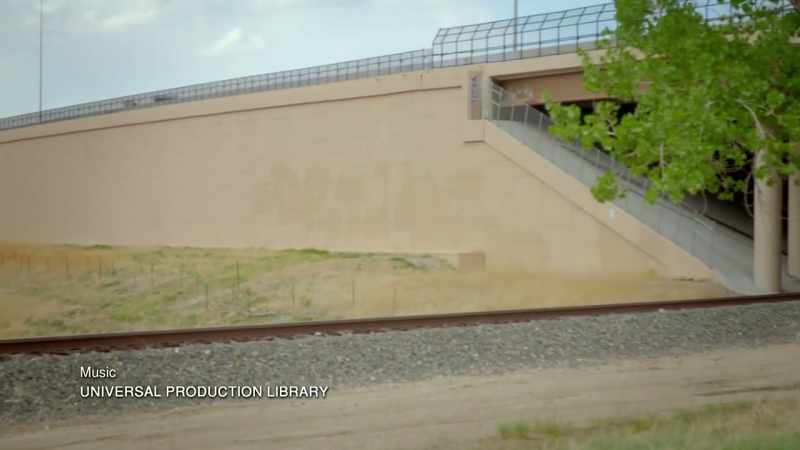 {\an8}[narrator] Today, the new and improved retaining wall