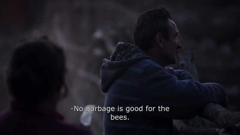 {\An8}No garbage is good for the bees