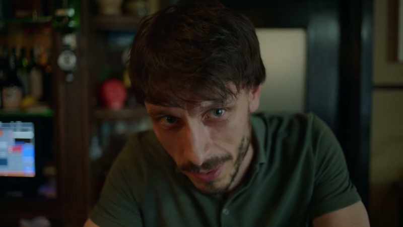 {\an8}- Right. Not even a cup of tea? - No