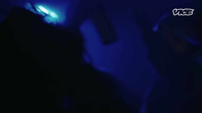 {\an8}♪♪