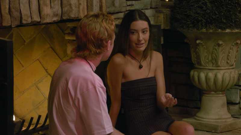 {\an8}She's definitely my type. Blunt, honest, resting bitch face