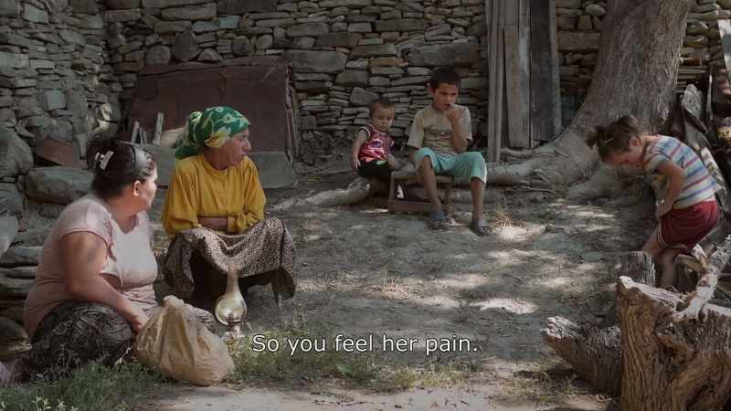 {\An8}So you feel her pain. - She broke my teeth