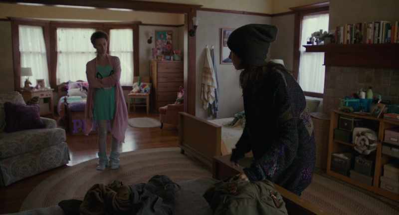 {\an8}-That's not true. - Yeah? Megan's screwed