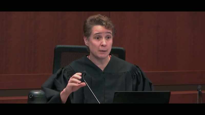 {\an8}The judge is asking for Johnny Depp's attorney's opening statement