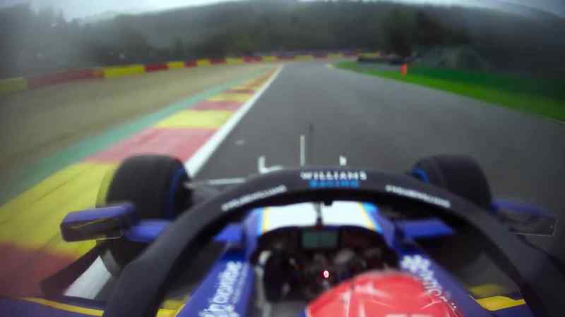 {\an8}The rain is falling harder and harder