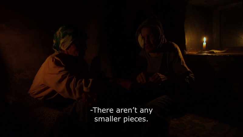 {\An8}There aren't any smaller pieces. - They're small!