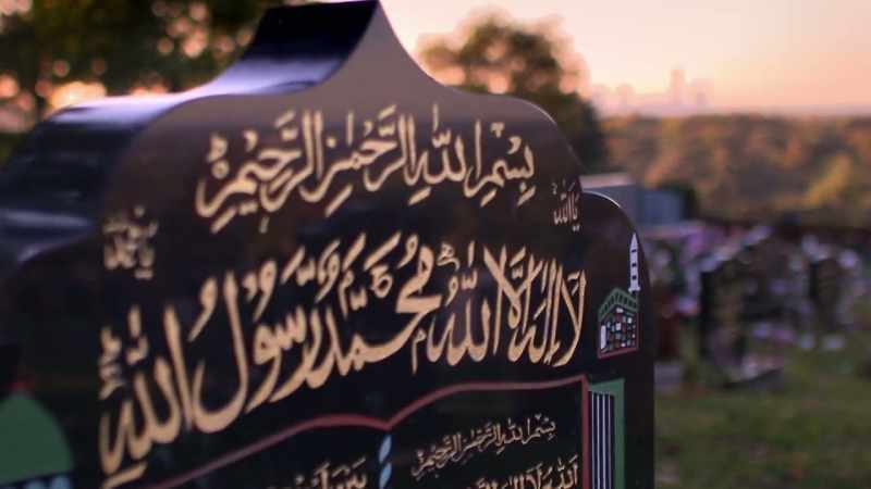 {\an8}There was no outcry in that Muslim community