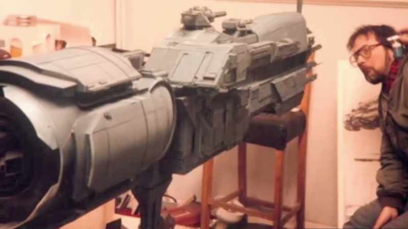 {\an8}There wasn't the budget to make a giant 2001 ship