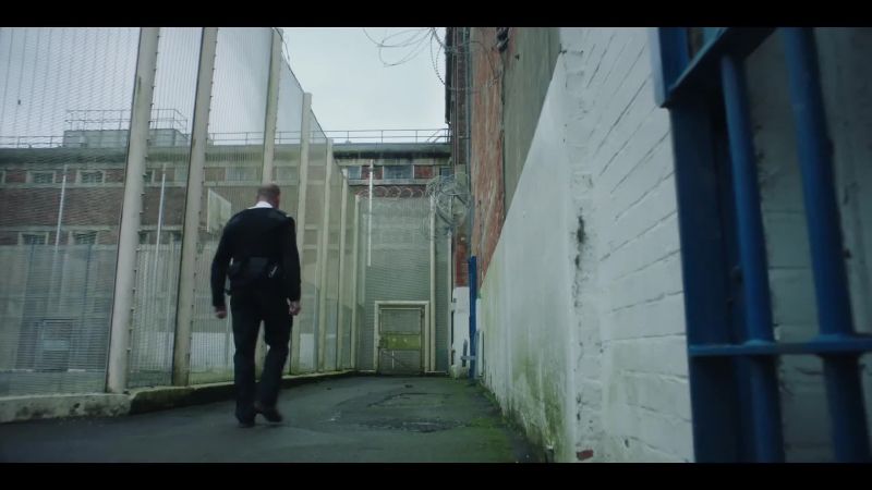 {\an8}This programme contains some scenes which some viewers may find upsetting