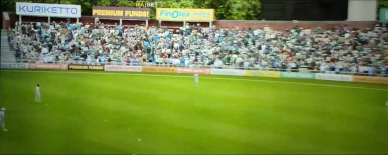 {\an8}Three runs needed for India to reach the finals