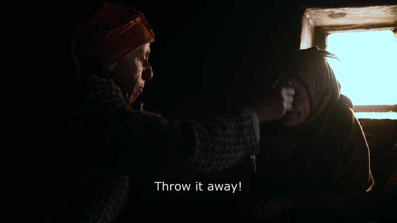 {\An8}Throw it away! Nu du har lavet det