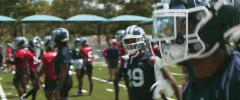 {\an8}- [Vick] Doing great. Yes sir. Nah. - [man] Ain't we coming back, now