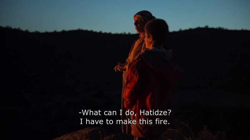 {\An8}What can I do, Hatidze? I have to make this fire
