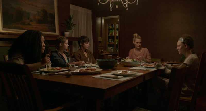 {\an8}-What happened? - She had family therapy today
