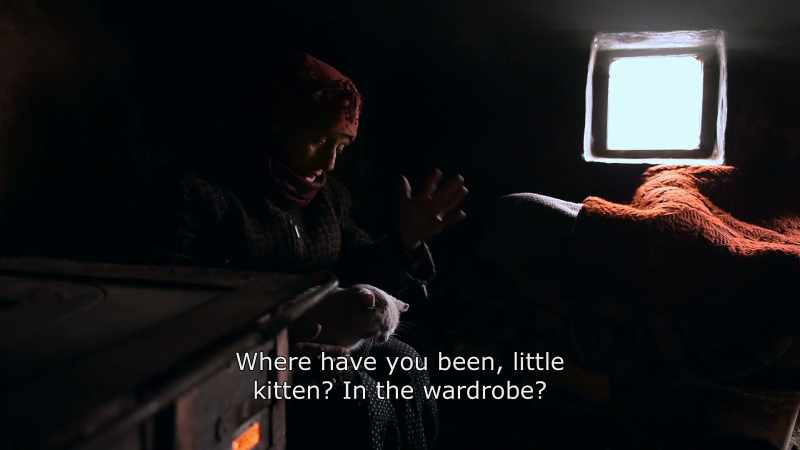 {\An8}Where have you bean, little kitten? In the wardrobe?