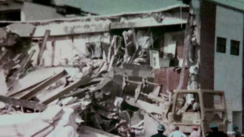 {\an8}You have to damage part of the structure