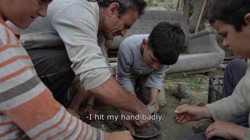 {\An8}You hit my hand badly