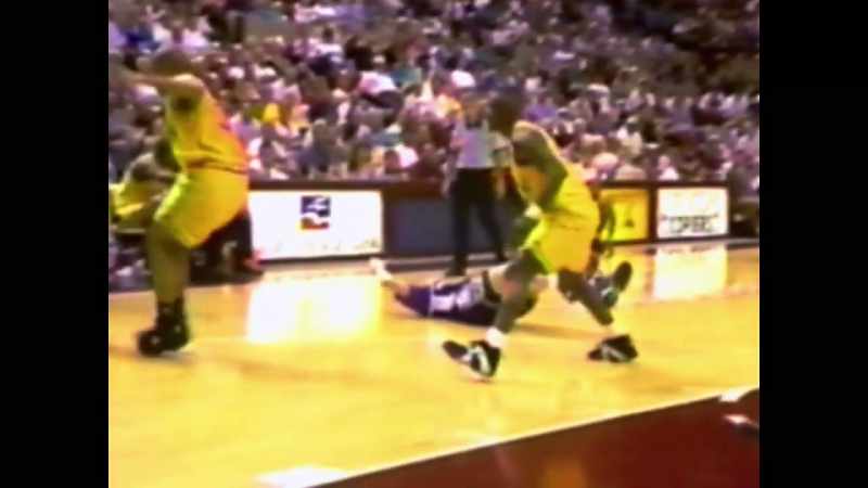 And that is an offensive foul by Hedake Smith