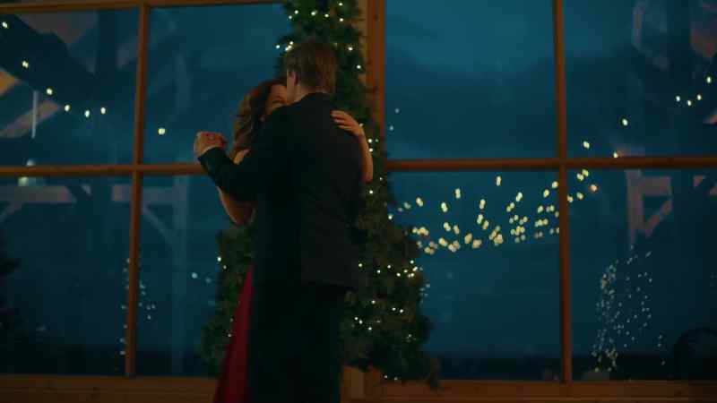 �� And just as the snow starts to fall ♪