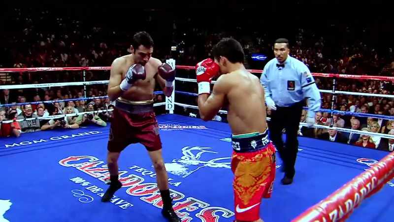 And now De La Hoya nails Pacquiao momentarily