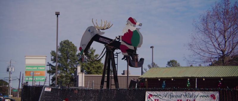 �� And now Santa has a tall black suit ♪