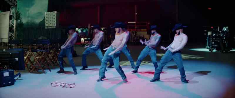 �� And we're gonna get married ♪ - Take it off!