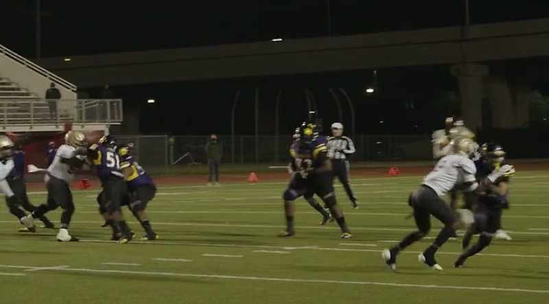 ANNOUNCER 2: Going quickly again. Samuel... caught