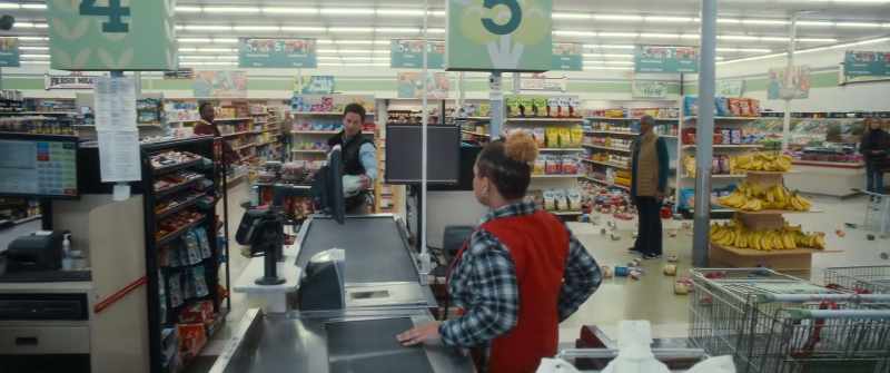 [announcer] Cleaning team to aisle three, please