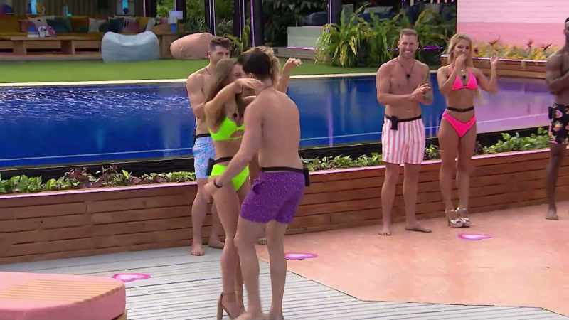 >> Announcer: CLOSELY FOLLOWED BY FIVE HANDSON HUNKS LOOKING