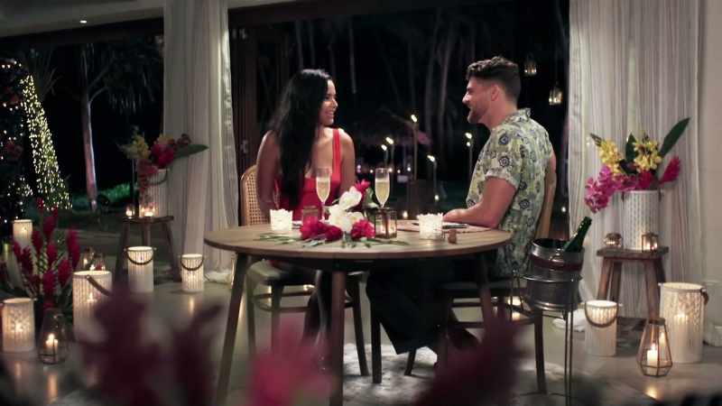 >> Announcer: FROM MY FAVORITE RESTAURANT, CASA DE ONE TABLE