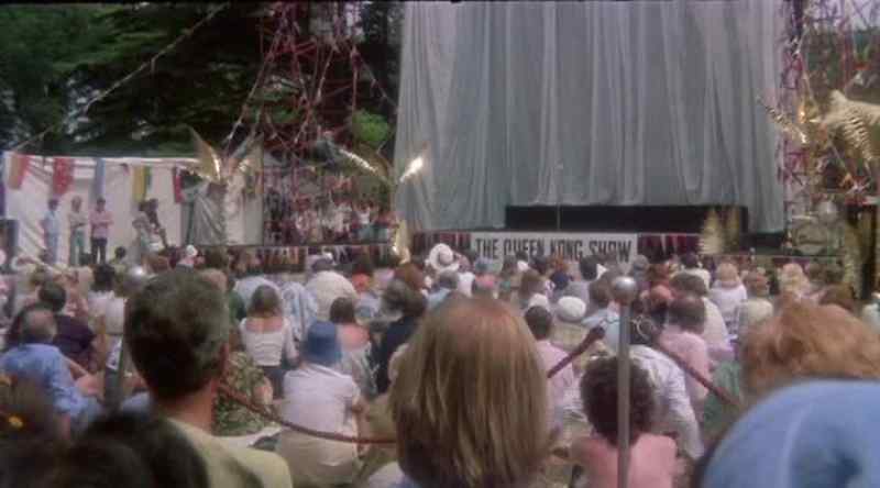 ANNOUNCER: Ladies and gentlemen, here