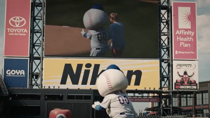 ANNOUNCER: Ladies and gentlemen