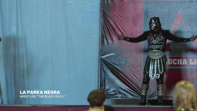 ANNOUNCER: Le Parka Negra!
