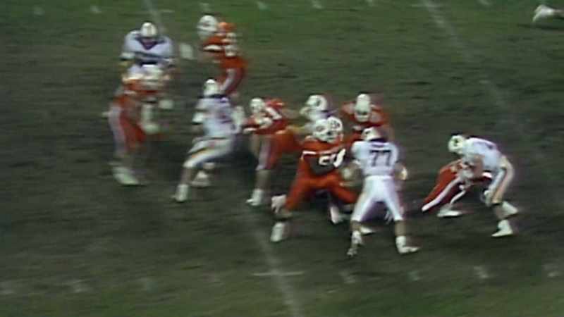 [announcer] Let's see how they answer. How about Barry Sanders to midfield!