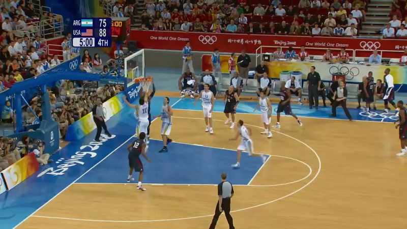 [announcer] Nice entry pass! Good ball movement!