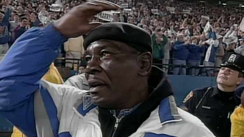 [announcer] Papa watching on the sidelines, William
