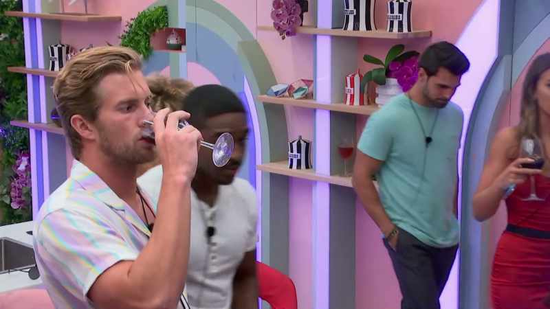 >> Announcer: PUT THE DRINK DOWN, DYLAN