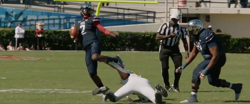 [announcer] Runs up the middle this time. He keeps, still on his feet