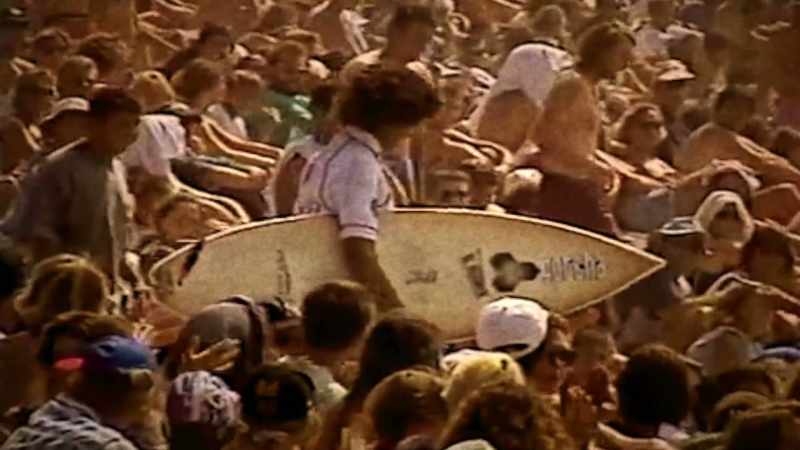 Announcer: The beach is divided between Kelly Slater