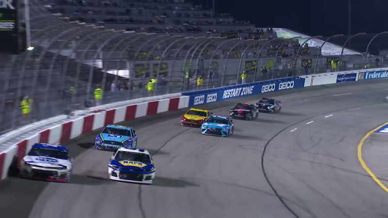 [announcer] The white flag waves