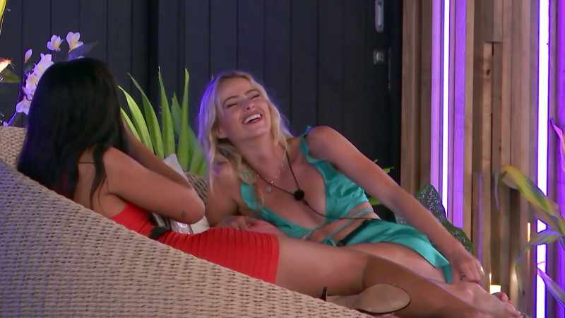 >> Announcer: WHILE KYRA IS EXCITED ABOUT HER DATE, CASHEL