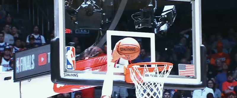 Antetokounmpo, again, drives inside and throws it down