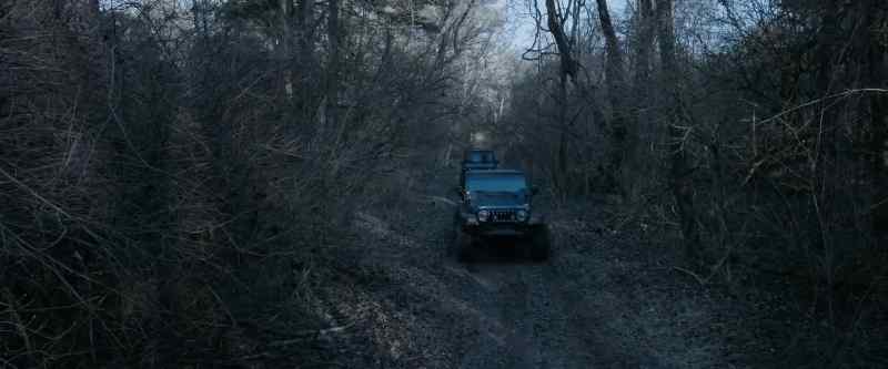 (anticipatory music) (engines rumbling)