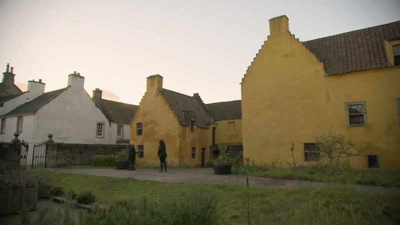 Apart from us. Shall we go and take a wander? Yes