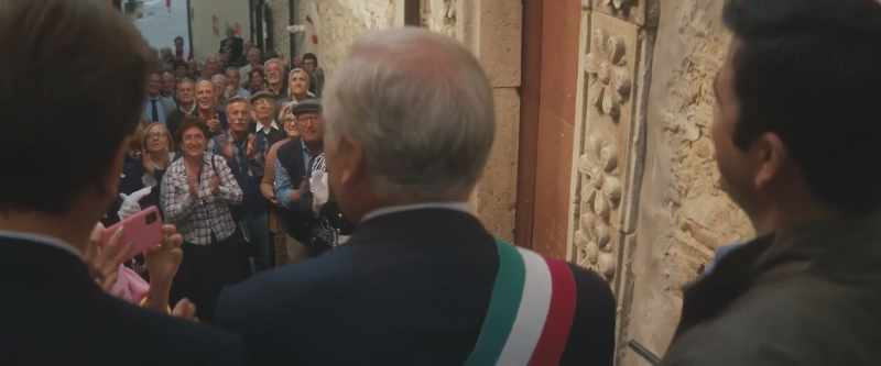 (APPLAUSI)