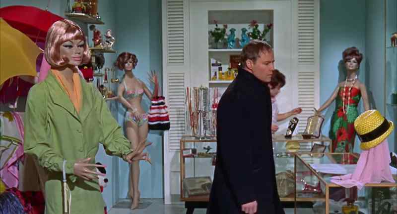Aren't you ready yet? - I'm trying to get ready, sir, but