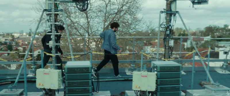Aren't the wires dangerous? - No, I come every day