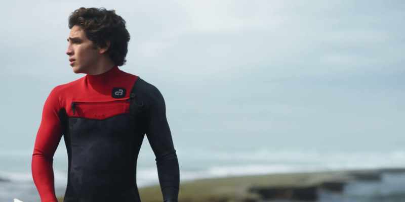 Ari? [waves crashing]