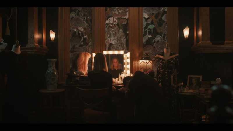 [aria and music crescendo]